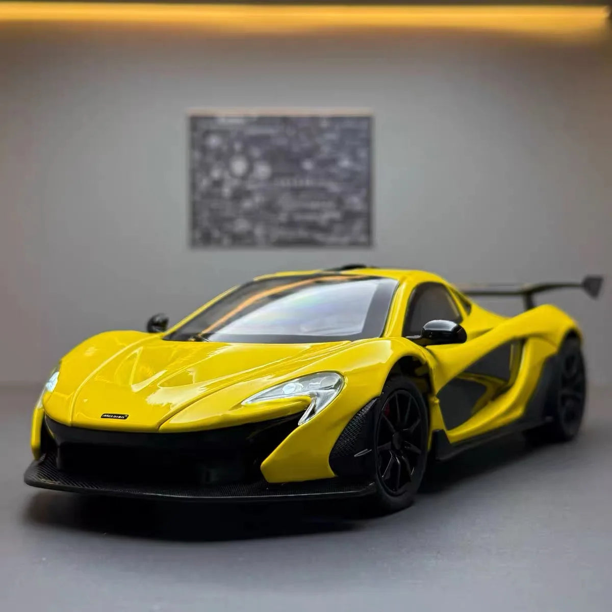 1:24  McLaren P1 Model